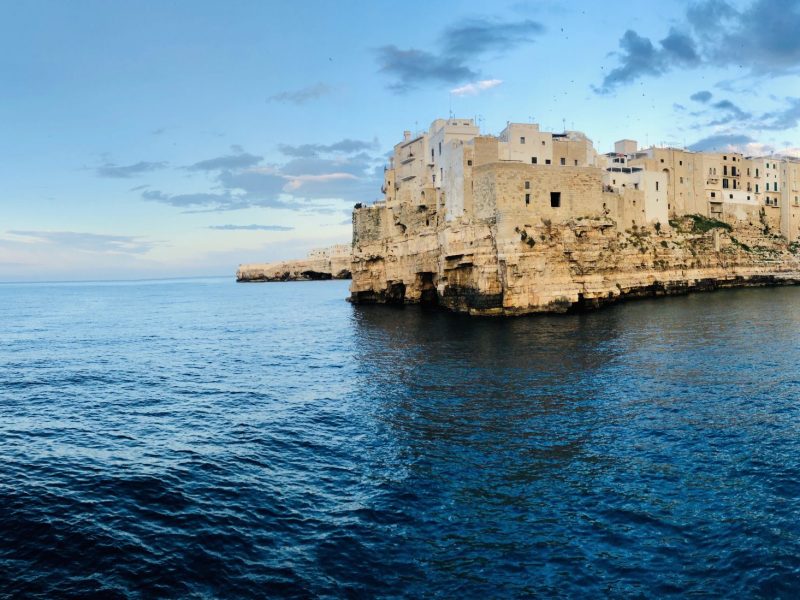 Escursione in barca lungo la costa di Polignano a Mare