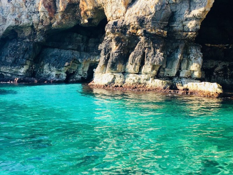 Escursione in barca lungo la costa di Polignano a Mare