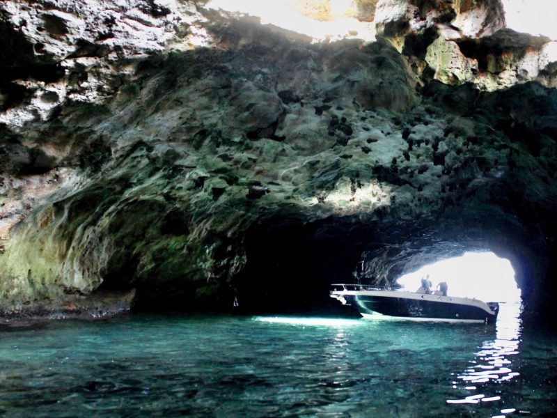 Escursione in barca lungo la costa di Polignano a Mare