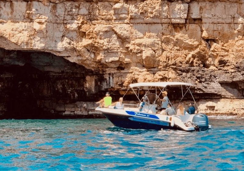 Polignano escursione in barca per le grotte marine