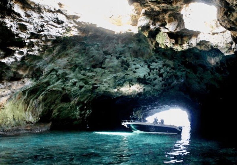 Polignano escursione in barca per le grotte marine